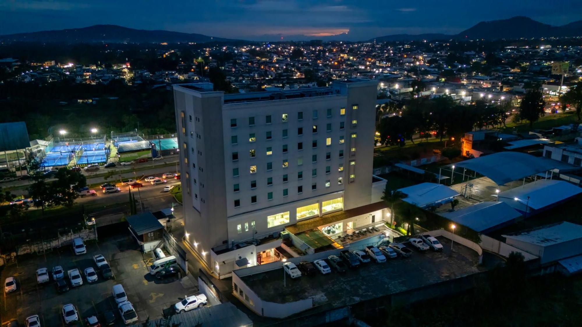 ฮอลิเดย์อินน์ อูรัวปัน Uruapan  ภายนอก รูปภาพ